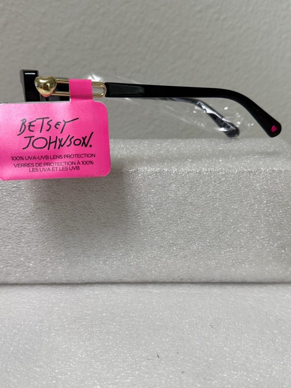 🖤🕶️✨ Betsey Johnson Black Cat-Eye Sunglasses – Recycled Frame - Picture 4 of 9